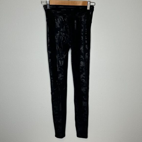 Spanx Women's Black Camo Compression Activewear Leggings Size S/P - Picture 2 of 4